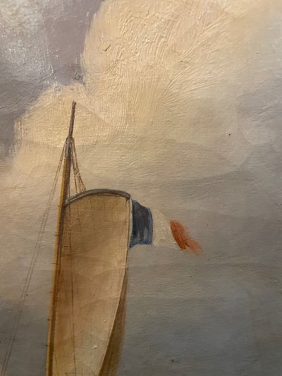 Marine mit drei Booten am Dock 