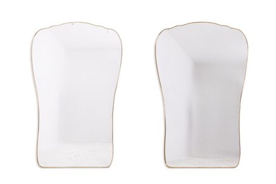 Coppia di specchi in ottone dorato. Circa 1970. LS63611176B