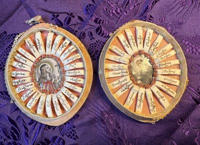 Travel Reliquary with 42 Relics - Late 18th Century