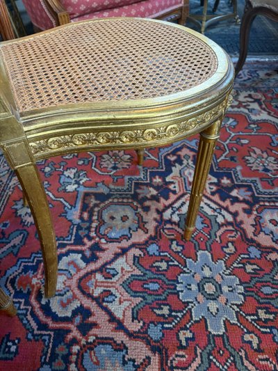 PAIRE DE CHAISES DE STYLE XVI EN BOIS DORE