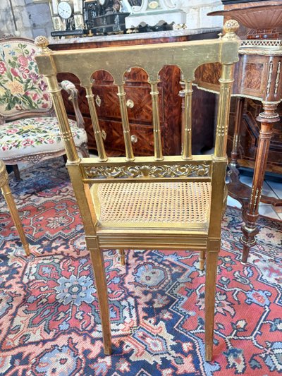 PAIRE DE CHAISES DE STYLE XVI EN BOIS DORE
