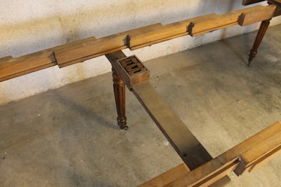 Table à 6 pieds en chêne de forme ovale avec 4 allonges époque milieu 19ème 