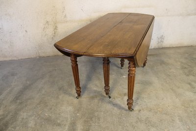 Table à 6 pieds en chêne de forme ovale avec 4 allonges époque milieu 19ème 