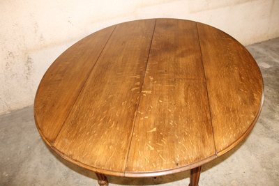 Table à 6 pieds en chêne de forme ovale avec 4 allonges époque milieu 19ème 