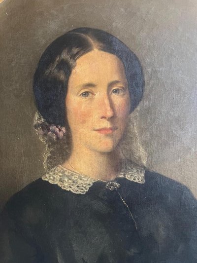 Portrait de femme en médaillon