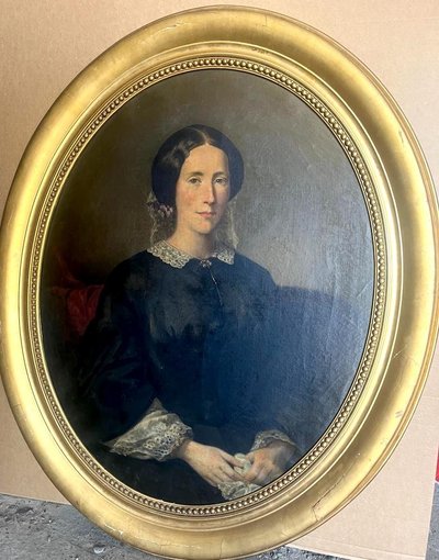 Portrait de femme en médaillon