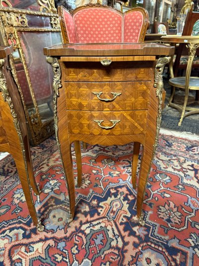 PAIRE DE CHEVETS DE STYLE LOUIS XV