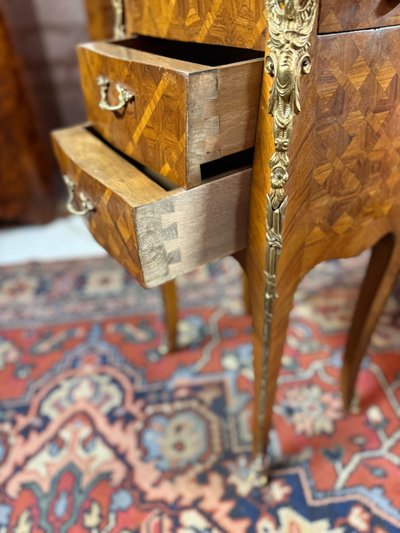 PAIRE DE CHEVETS DE STYLE LOUIS XV