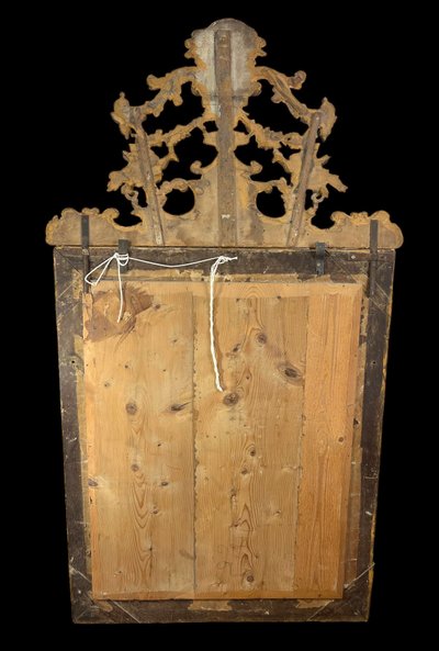 LARGE MIRROR AND ITS PEDIMENT LOUIS XV PERIOD IN CARVED AND GILT WOOD, 158 CM