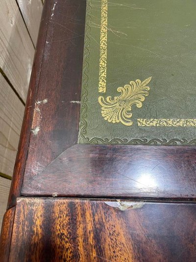 Scrivania in stile inglese in mogano e pelle