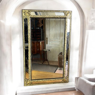 LARGE MIRROR WITH PARECLOSES IN REPOUSSE BRASS, NAPOLEON III PERIOD, 1.50 M