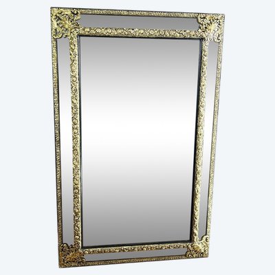 LARGE MIRROR WITH PARECLOSES IN REPOUSSE BRASS, NAPOLEON III PERIOD, 1.50 M