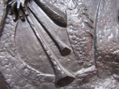 STERN Piastra per camino in ghisa decorata con un fauno musicale.  Opera Art Déco francese, firmata