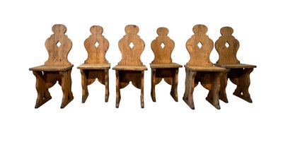 Satz rustikaler Stühle