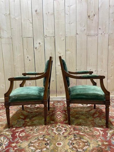 Coppia di poltrone in stile Louis XVI in velluto verde