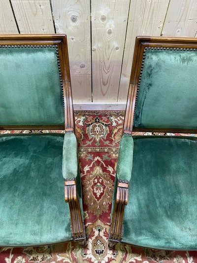 Coppia di poltrone in stile Louis XVI in velluto verde