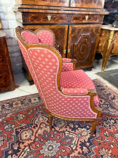 LOUIS XVI STYLE SHEPHERD'S CHAIR WITH EAR