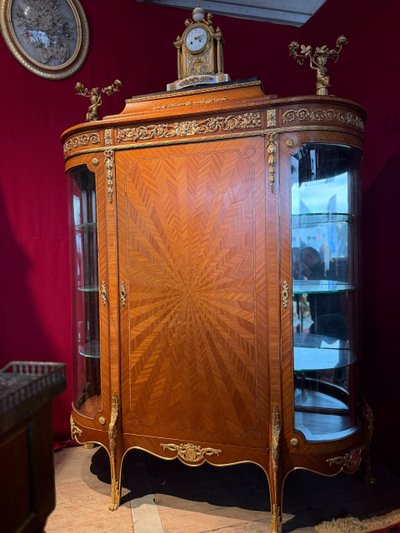 VITRINE ARRONDIE LOUIS XVI – 19ème SIECLE