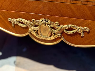 VITRINE ARRONDIE LOUIS XVI – 19ème SIECLE