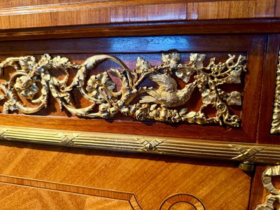 VITRINE ARRONDIE LOUIS XVI – 19ème SIECLE