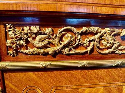VITRINE ARRONDIE LOUIS XVI – 19ème SIECLE