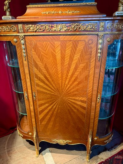 VITRINE ARRONDIE LOUIS XVI – 19ème SIECLE