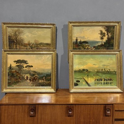 Ensemble de quatre lithographies en couleurs du XIXe siècle dans des cadres à la feuille d'or