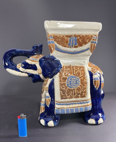 Vietnam, Milieu Du XXème Siècle, Sellette Miniature En Grès à Représentation D’un éléphant.