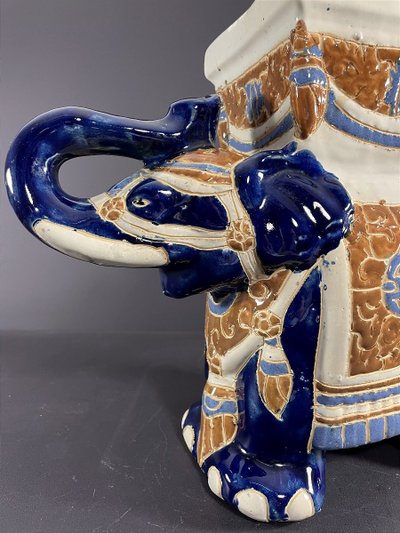 Vietnam, Milieu Du XXème Siècle, Sellette Miniature En Grès à Représentation D’un éléphant.