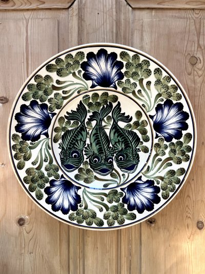 ALUMINIA - Large dish decorated with flowers and fish
