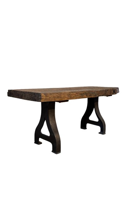 Table rustique en châtaignier