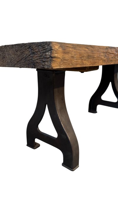 Table rustique en châtaignier
