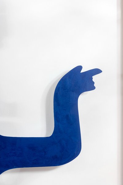 Pannello decorativo “Eva” in metallo laccato blu. Opera contemporanea. LS?2309?C