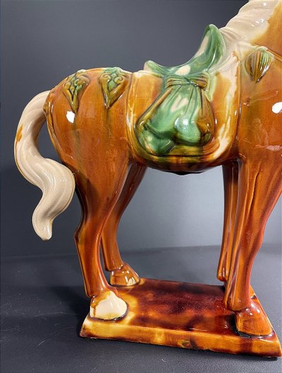 Chine, Années 1960/1970, Sculpture En Céramique Vernissée Figurant Un Cheval Dans Le Style Tang.