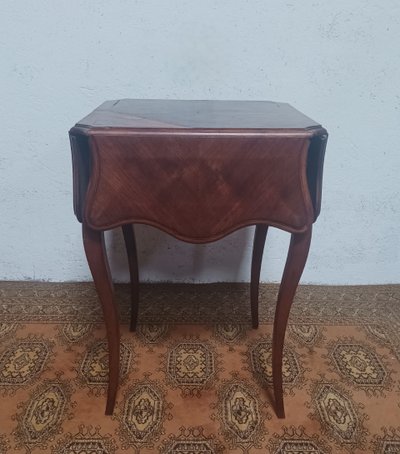 Louis XV clover table in walnut