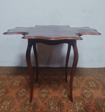 Louis XV clover table in walnut