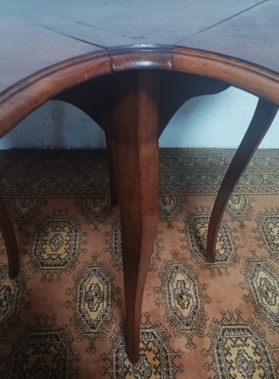 Louis XV clover table in walnut