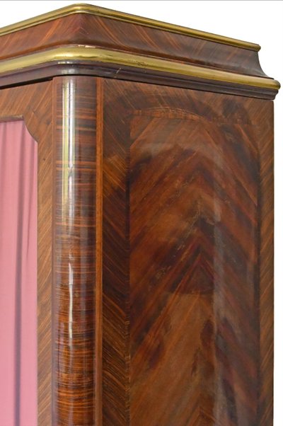 3-door bookcase with Coromandel lacquer decoration in the center