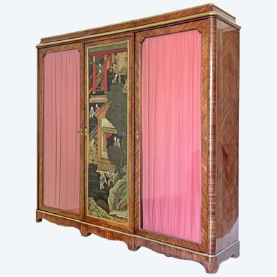 3-door bookcase with Coromandel lacquer decoration in the center