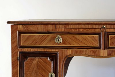 Bureau à caissons en bois de Rose et Palissandre d’époque Transition Louis XV-Louis XVI