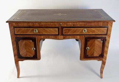 Bureau à caissons en bois de Rose et Palissandre d’époque Transition Louis XV-Louis XVI