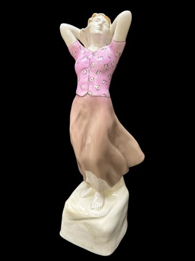Goldscheider created by Fritz Heinemann Dutch woman