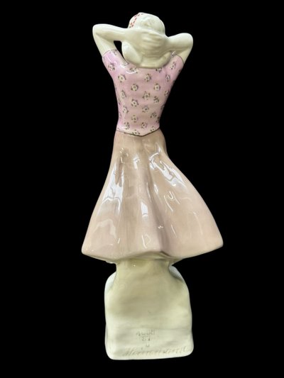 Goldscheider created by Fritz Heinemann Dutch woman