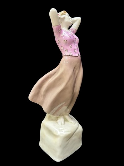 Goldscheider created by Fritz Heinemann Dutch woman