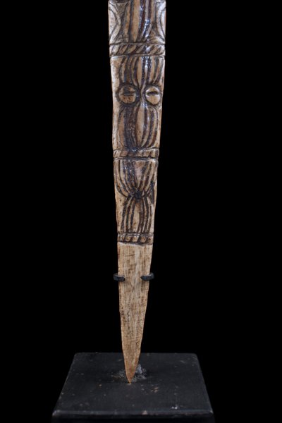 Knochendolch, Stammeskunst, Ozeanische Kunst, Ozeanien, traditionelle Waffe, Papua-Neuguinea