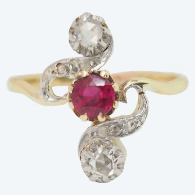 Bague marquise en or jaune, rubis et diamants 