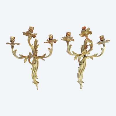 Pair of bronze sconces with 3 light arms in the Louis XV style, 19th century h: 45 cm
