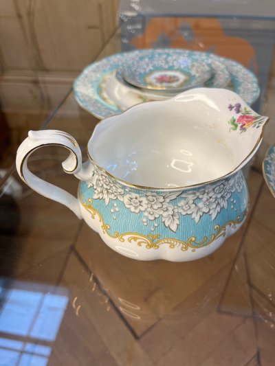 Royal Albert 100-Piece Enchantment Dinner Service