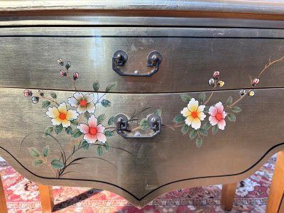 Commode en bois doré 