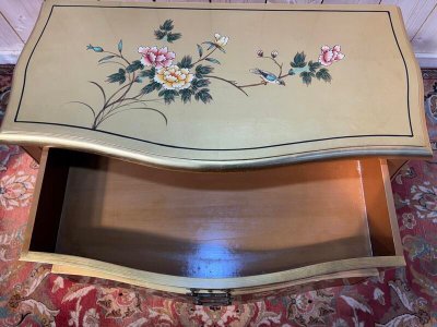 Commode en bois doré 